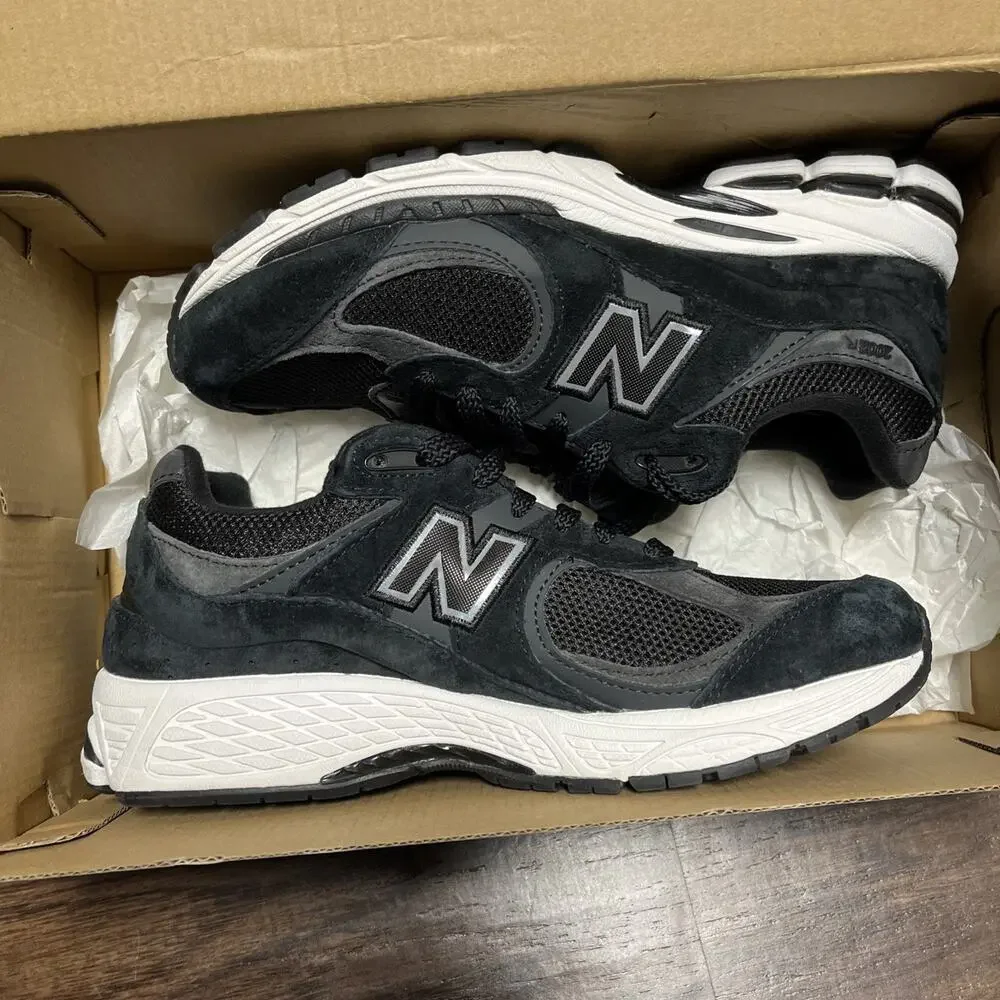 New Balance 2002R Women’s Black Gunmetal FLAWLESS Size 9 - Picture 2 of 8